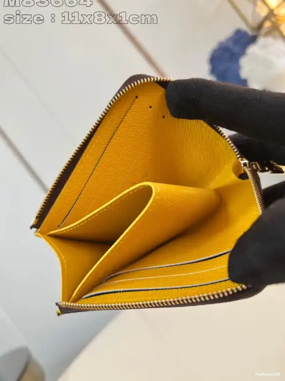 Compact Vuitton Wallet-11*8.5*1.5CM Louis Noa 0420